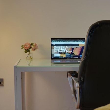 Stylish 2 Bed Apt 18 - City Centre, Free Parking, Espresso Machine & Netflix - Hosted By Stay Host Save Sheffield Dış mekan fotoğraf