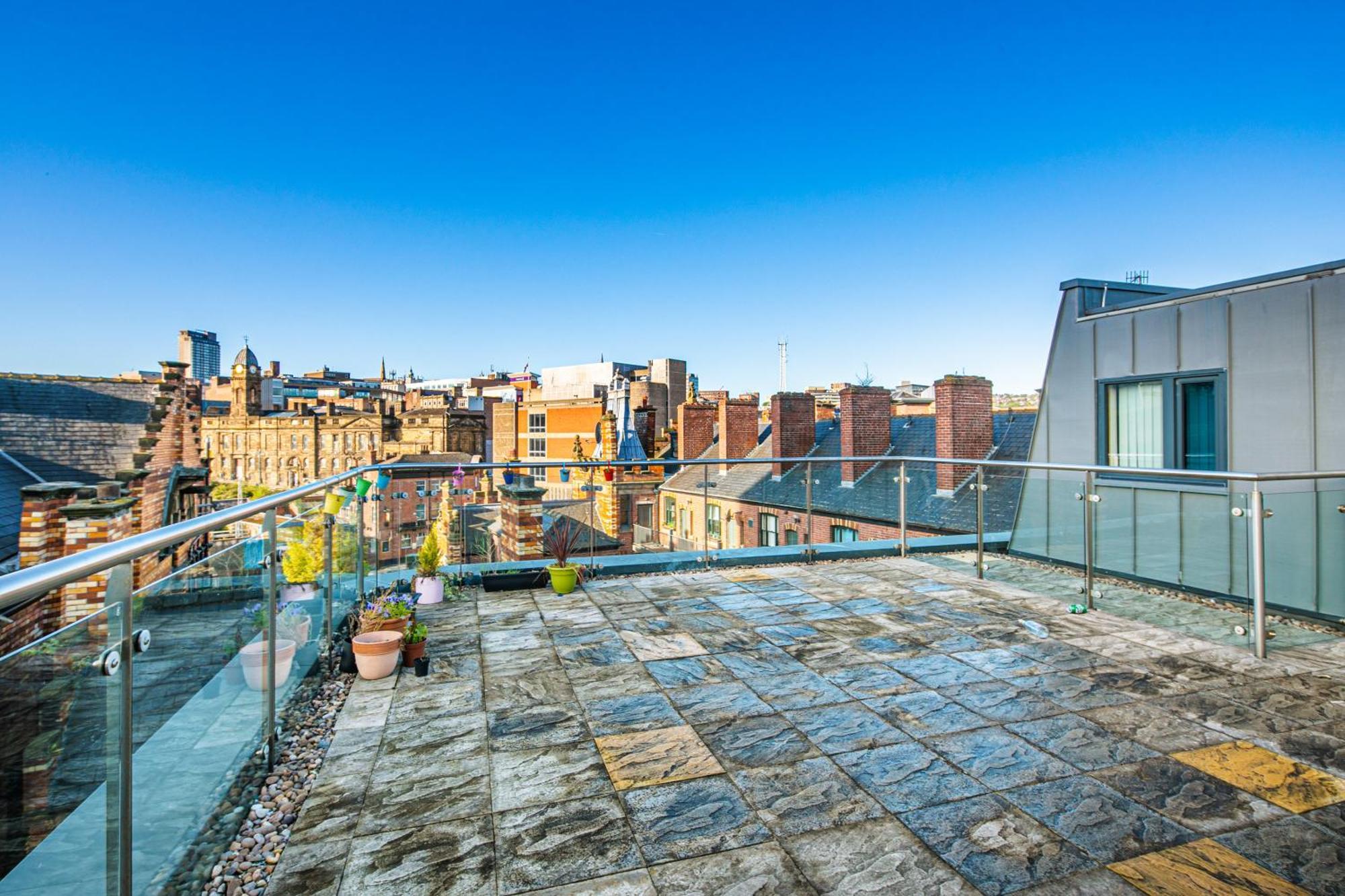 Stylish 2 Bed Apt 18 - City Centre, Free Parking, Espresso Machine & Netflix - Hosted By Stay Host Save Sheffield Dış mekan fotoğraf