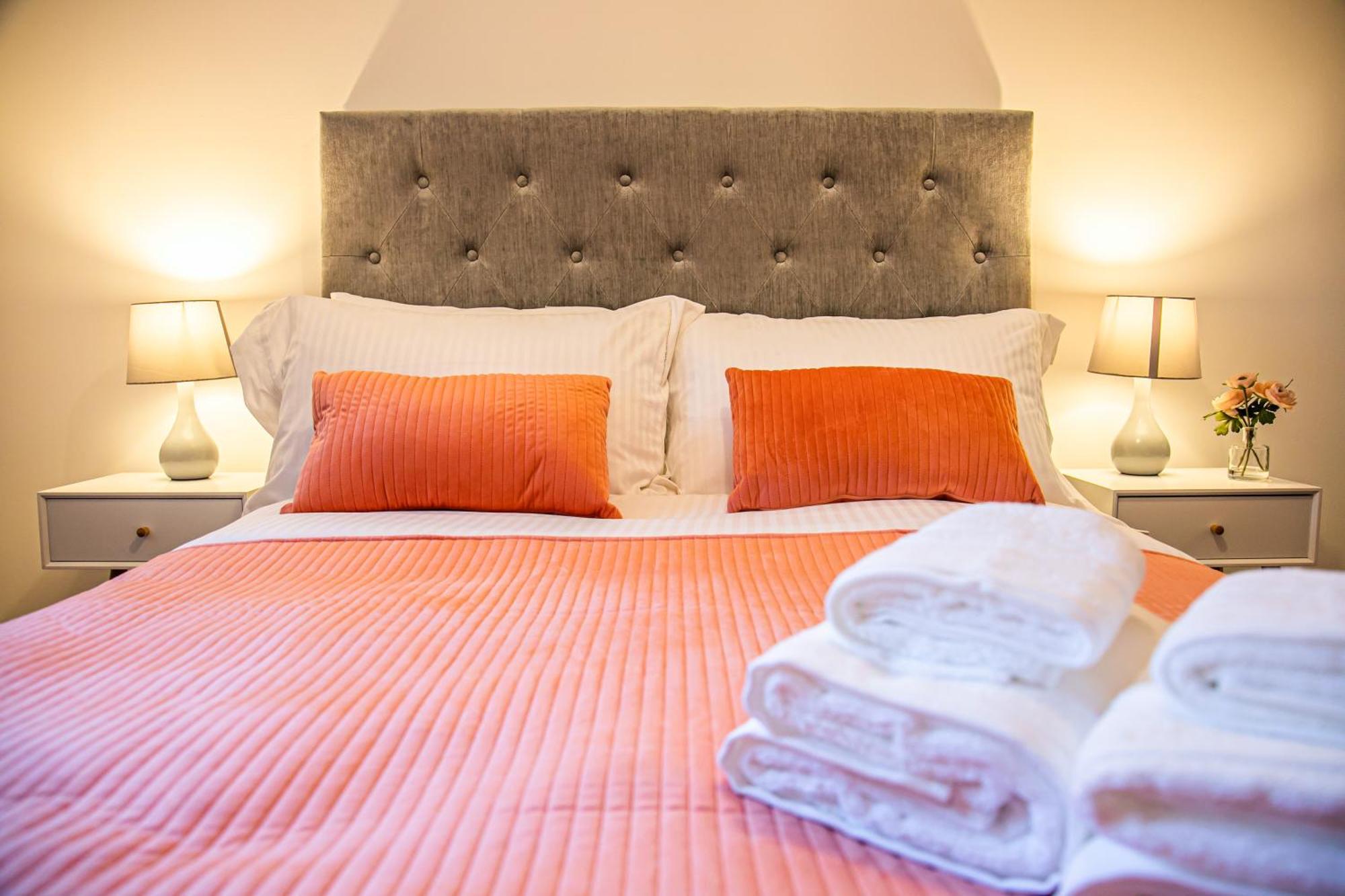 Stylish 2 Bed Apt 18 - City Centre, Free Parking, Espresso Machine & Netflix - Hosted By Stay Host Save Sheffield Dış mekan fotoğraf